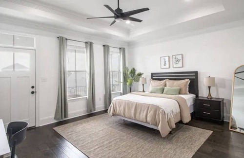 Broadmoor House | 3bd|2ba Vibrant Nola Modern Loft