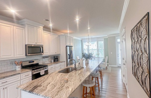 Northwest House | 3Bd 3.5Ba Lux Retreat - Steps to Beach