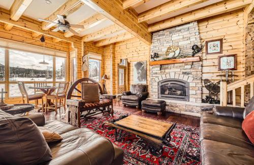 The Highlands House | 3BDR with Loft for 8 Hot Tub Sauna & Mtn Views