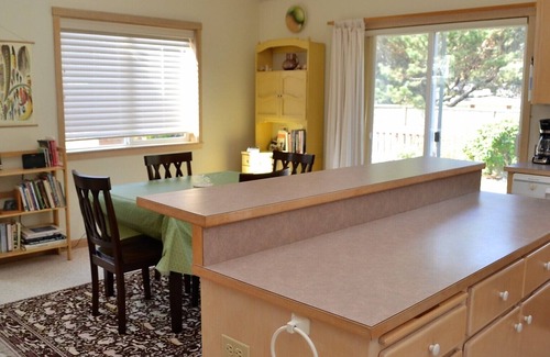 Gearhart House | 3Bed/3Bath Beautiful Home Lovely Yard with Deck and Picnic Table