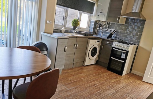 Wolverhampton House | 3bed Full House - Free Parking - Family Friendly!