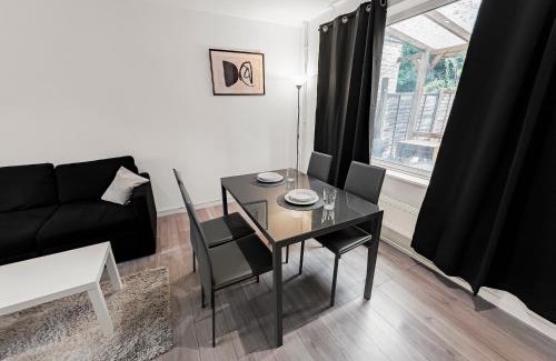 Abbey Wood House | 3bed House Abbey wood Sleeps 8 Elizabeth Line