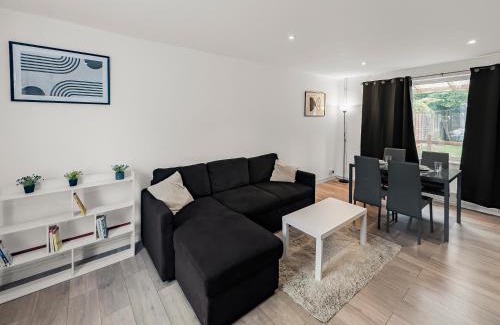 Abbey Wood House | 3bed House Abbey wood Sleeps 8 Elizabeth Line