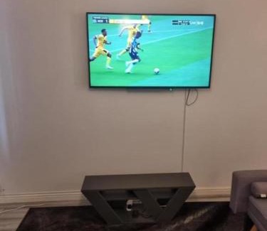 Maidstone House | 3Bed Maidstone Stay - WiFi Parking London Access