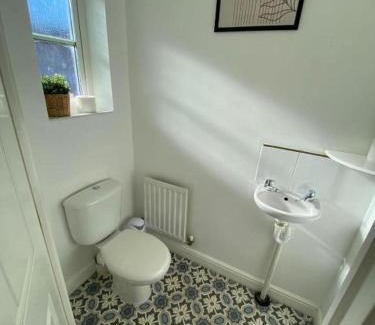 Maidstone House | 3Bed Maidstone Stay - WiFi Parking London Access