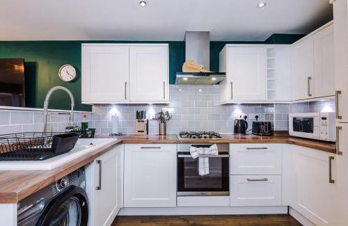 Chorley Apartment | 3Bed Semi Detached Home, 2 Living Rooms, Free Parking, Fully Equipped, Available For Long Stays