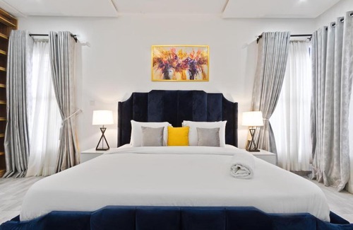Ajah Apartment | 3BEDROOM ROYALE SUITE