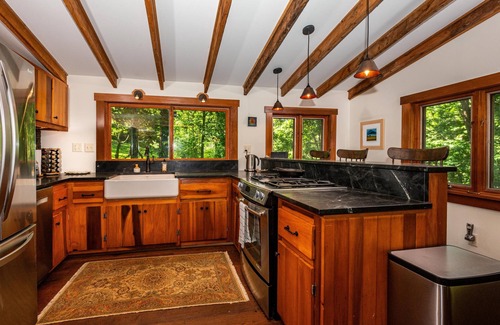 Nashville Cabin | 3BR, 2.5BA Log Cabin