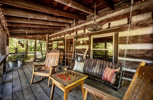 Nashville Cabin | 3BR, 2.5BA Log Cabin