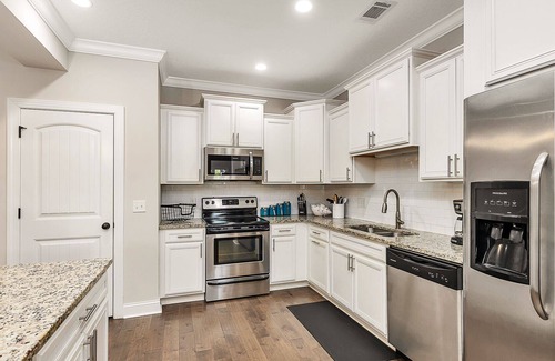 Epworth Acres House | 3BR/2.5BA, Screened Porch, Pool!