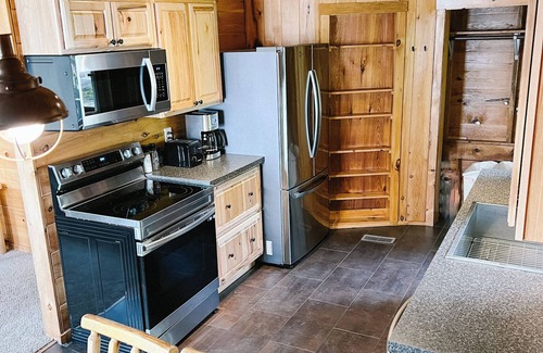Cook Cabin | 3BR 2BA cabin with beach, sauna, game room, tennis, pickle ball, hiking