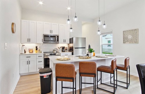Near East Side Apartment | 3br-2ba Cityscape Haven With Panoramic Tower View