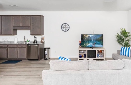 Oakdale House | 3Br/2Ba home, Near Whitewater Ctr, Uptown, Airport