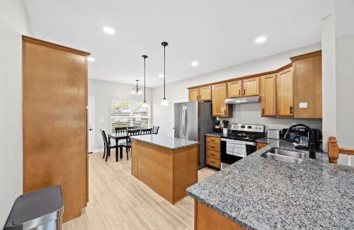 Clarksville Apartment | 3BR 2BA Home with King Queen & Twin Beds