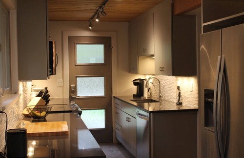 Blue River House | 3Br 2Ba Mountain Modern Cabin on the Blue River
