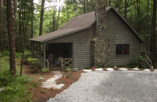 Cashiers Cabin | 3BR/2BA. Mtn Cabin- Cool, Rocky Mtn. Stream. Prime Fall weeks available