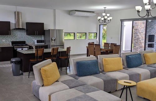 Baru House | 3br/3.5 Bath House walking distance to a secluded beach