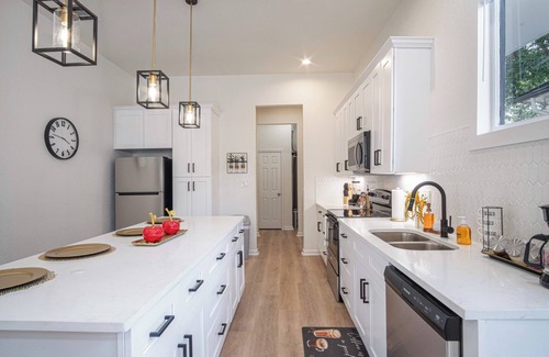 Eastside Promise Neighborhood Apartment | 3br/3ba Urban Escape Just Minutes From Downtown!