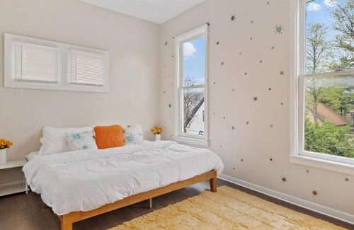 Herron Morton House | 3BR City Chic Modern Apt - Central Location