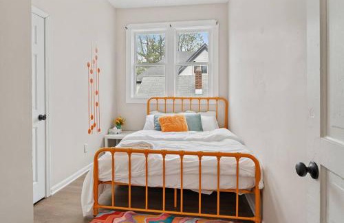 Herron Morton House | 3BR City Chic Modern Apt - Central Location