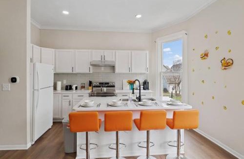 Herron Morton House | 3BR City Chic Modern Apt - Central Location