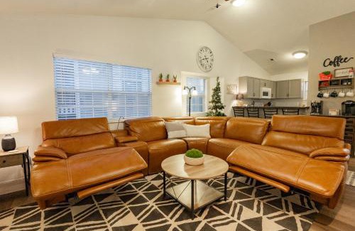 Table Rock House | 3BR Condo with Recliners - Central Location - Stairs Required - FREE TICKETS INCLUDED - FC39-2
