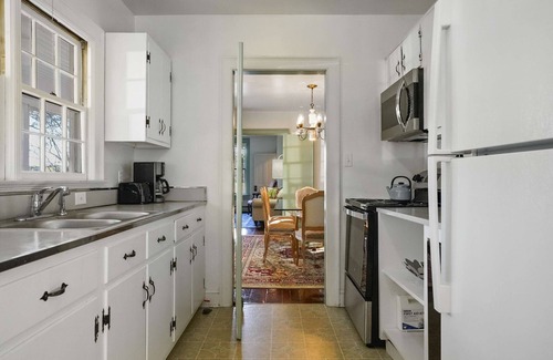 Locustville House | 3BR Farmhouse with Porch, Fire Pit, Horseshoe Pit