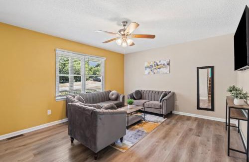 Paw Creek Apartment | 3BR Gem! Home Theater with Large Yard! 5 miles to Airport and Uptown! Free Parking! Pets Ok!