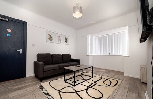 Wallasey House | 3BR Haven Retreat in Wallasey with FREE Parking