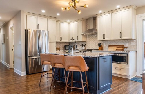 Hayfield Dundee House | 3BR Home Near EVERYTHING | King Beds | Game Room