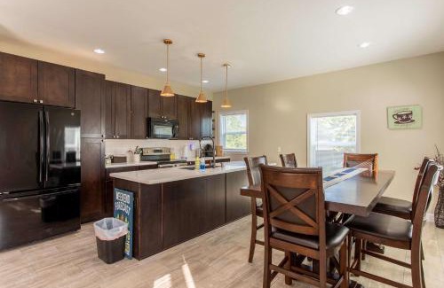 Mountain Home House | 3BR House By Lake with BBQ Fire Pit & EV Charger