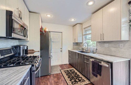 Lake Zurich House | 3BR House with Pickleball, Game Room, Foosball, Arcade, Cereal Bar, Darts &Grill