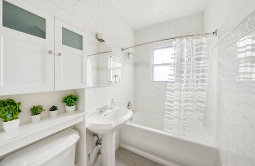 Southeast Yonkers House | 3BR Luxury Retreat with Easy Parking