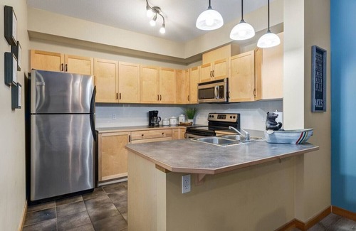 Cougar Creek Condo | 3BR Rockies Condo | Heated Pool + Hot Tub