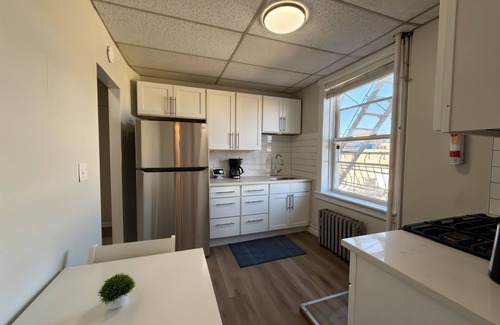 West New York Apartment | 3BR Smart Home Apartment Sleeps 11 20 Min to Times Sq