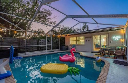 Bradenton House | 3BR Sunshine Retreat with Heated Pool, Cold Plunge and Games