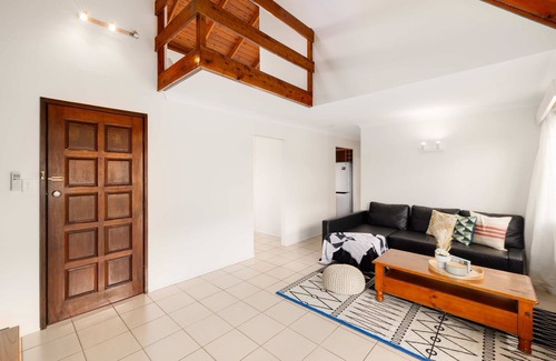 Daisy Hill House | 3BR The Vintage Loft, Unique Charm &Modern Comfort