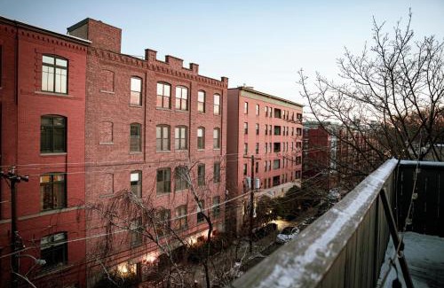 Hoboken House | 3BR Townhouse with Private Rooftop