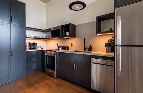 Central Business District Hotel | 3BR Ultimate Group Retreat 2 Blocks to Bourbon St | The Mayfair