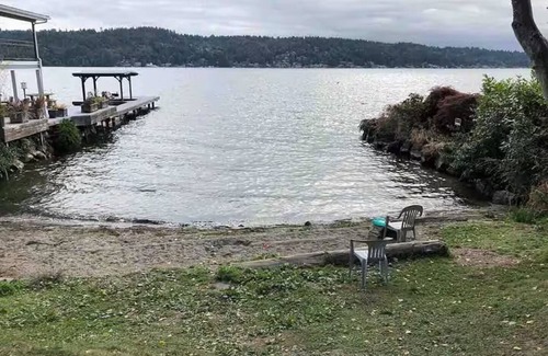 Seattle House | 3br urban oasis with lake views, swimming pool, hot tub, steam shower and sauna.