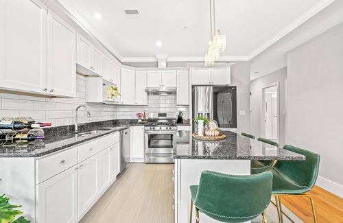 Dorchester Apartment | 3BR2BA Retreat - 2min to Savin Hill Station