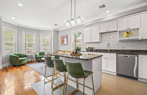 Dorchester Apartment | 3BR2BA Retreat - 2min to Savin Hill Station