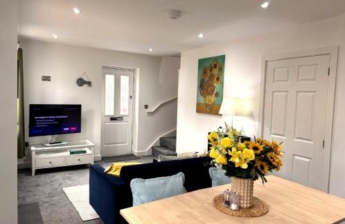 Sandbach House | 3CRST 2 Bedroom House Free Parking