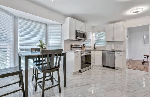 Antioch House | 3minAirport ♥ 10minDowntown ♥ FreeParking 3BD2.5BA