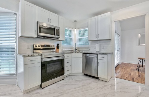 Antioch House | 3minAirport ♥ 10minDowntown ♥ FreeParking 3BD2.5BA