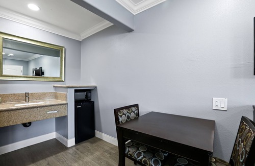 La Habra Hotel | 3rd Avenue Inn