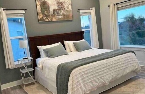 River Heights Condo | 3rd floor condo in Providence