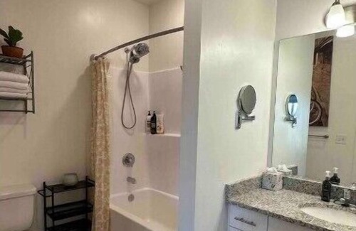 River Heights Condo | 3rd floor condo in Providence