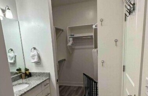 River Heights Condo | 3rd floor condo in Providence