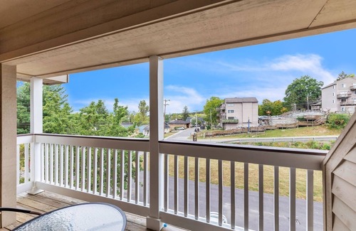 Nashville Condo | 3rd Floor Front Side Penthouse Suite - 302 by Grand Wood Suites